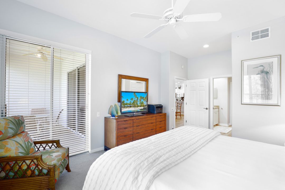 8217 Parkstone Pl #305, Naples, FL 34120