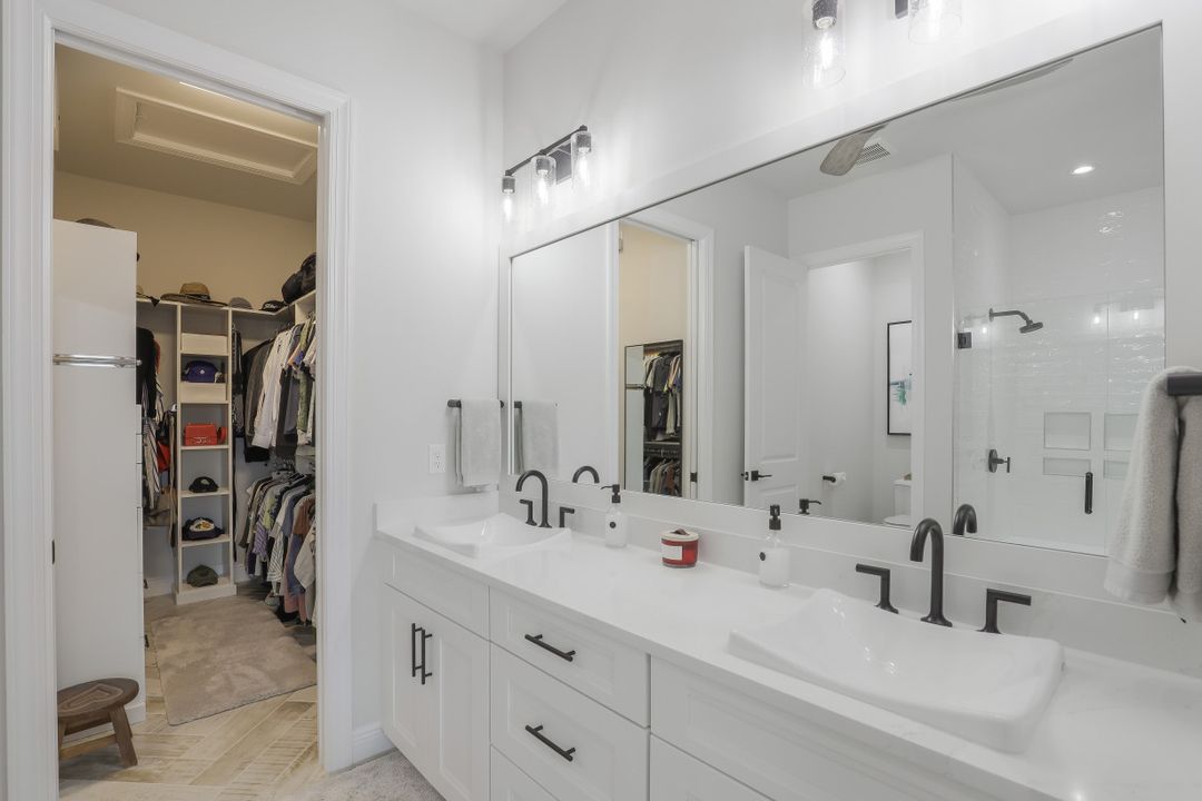 8967 St Lucia Dr, Naples, FL 34114