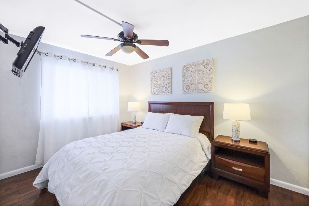 260 Southbay Dr #104, Naples, FL 34108