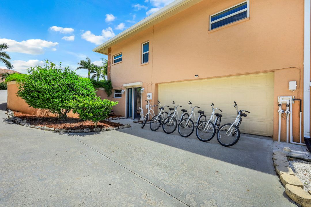 550 Inlet Dr, Marco Island, FL 34145