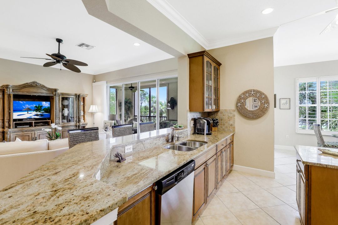 9201 Quartz Ln #202, Naples, FL 34120