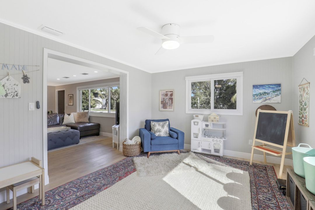 1091 22nd Ave N, Naples, FL 34103