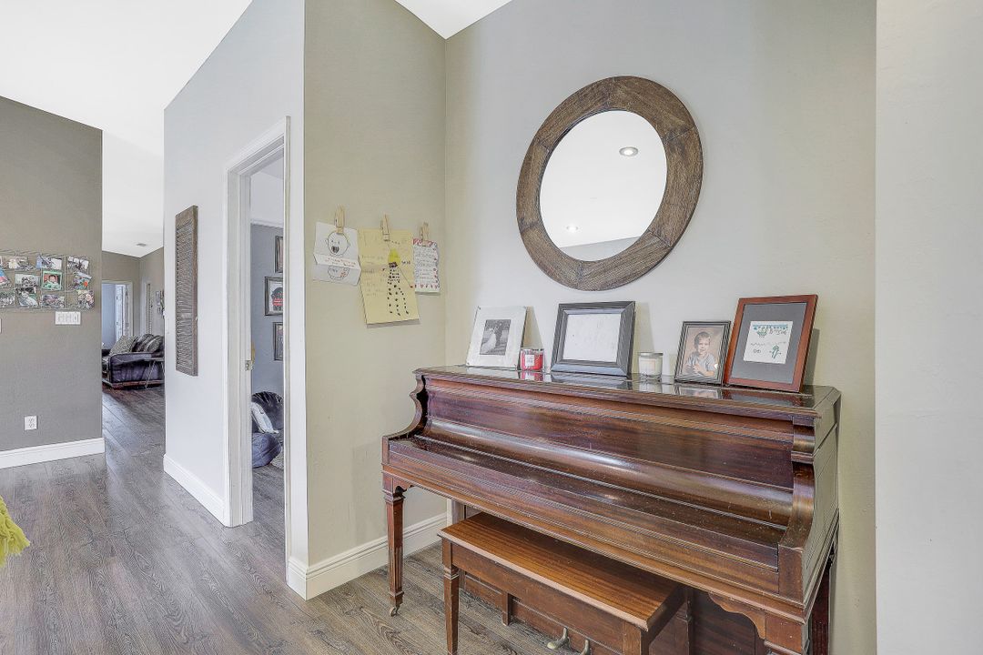 206 Kirtland Dr, Naples, FL 34110