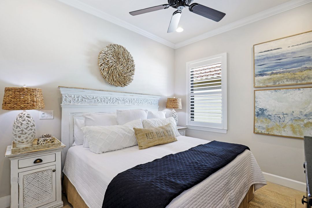 9423 Quarry Dr, Naples, FL 34120