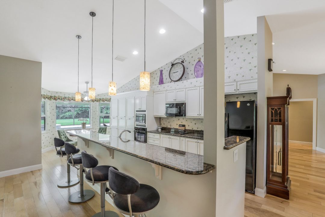 762 Hickory Rd, Naples, FL 34108