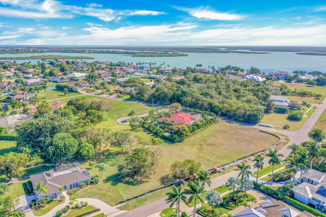 881 Inlet Dr, Marco Island, FL 34145