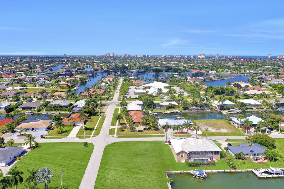 305 Grapewood Ct, Marco Island, FL 34145