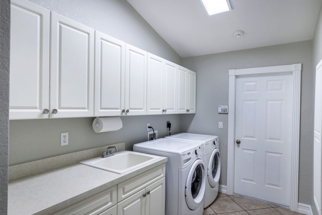 14921 Laguna Dr, Fort Myers, FL 33908