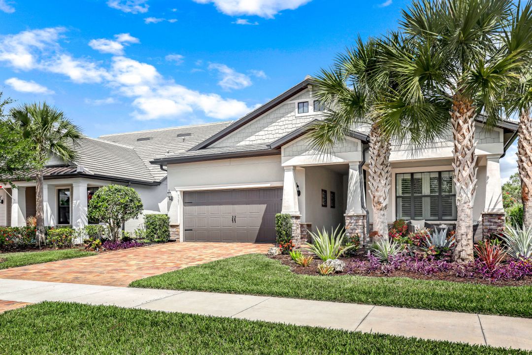 9383 Greyhawk Trl, Naples, FL 34120