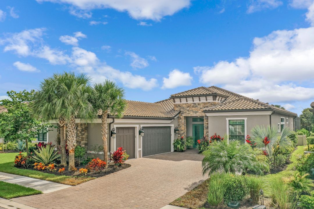 9392 Rapallo St, Naples, FL 34119