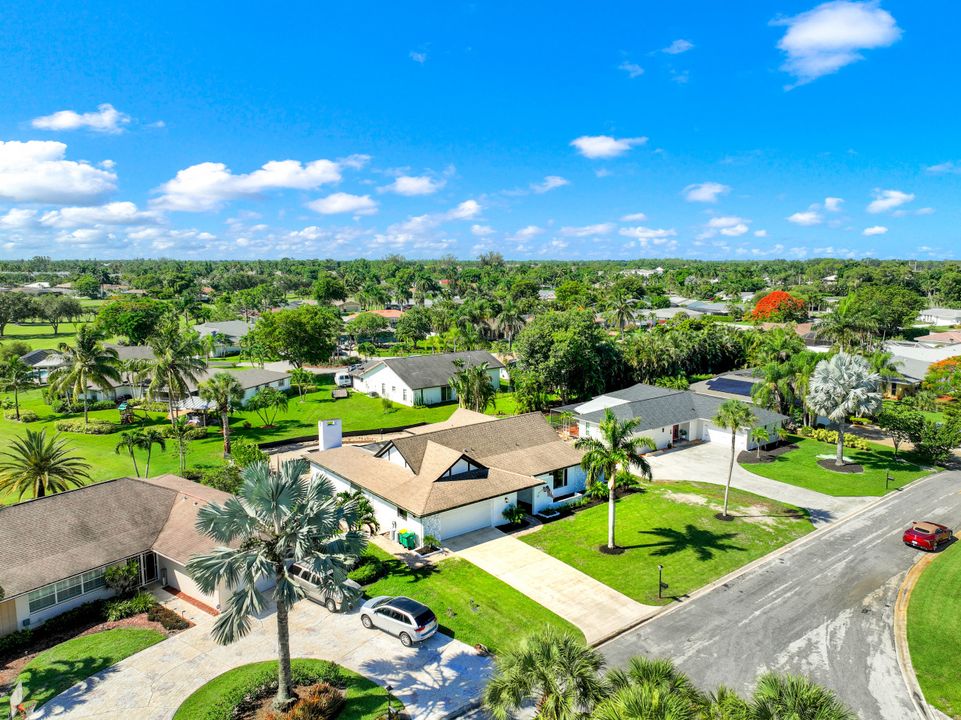 70 Thorncrest Ln, Naples, FL 34113