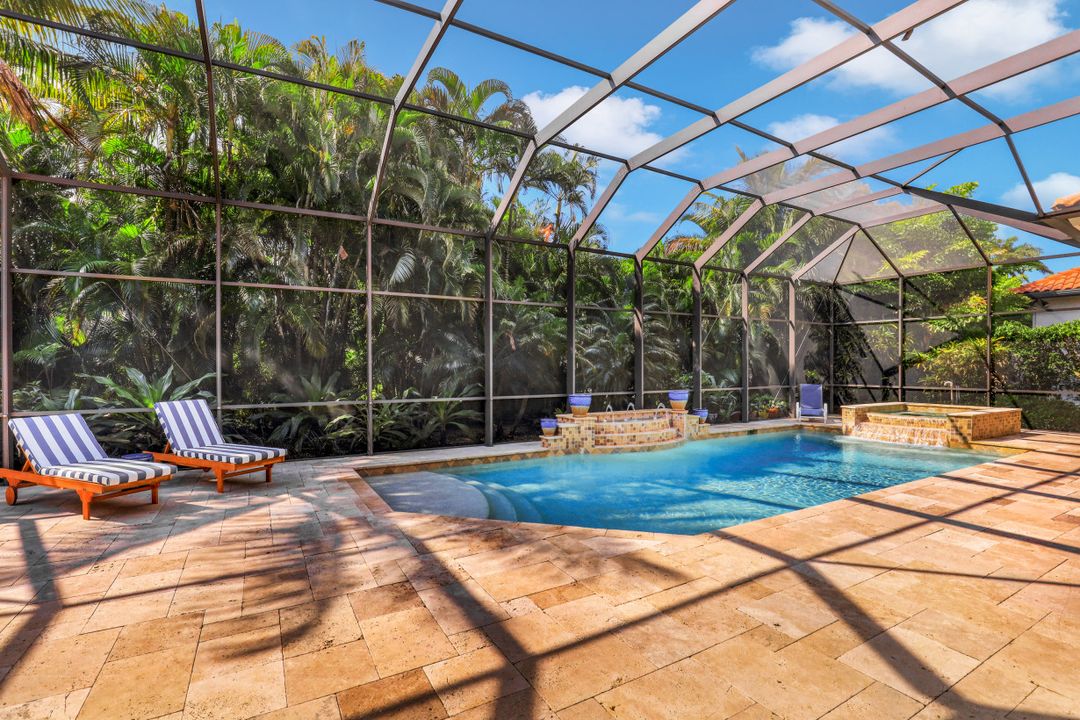 660 Riviera Dr, Naples, FL 34103