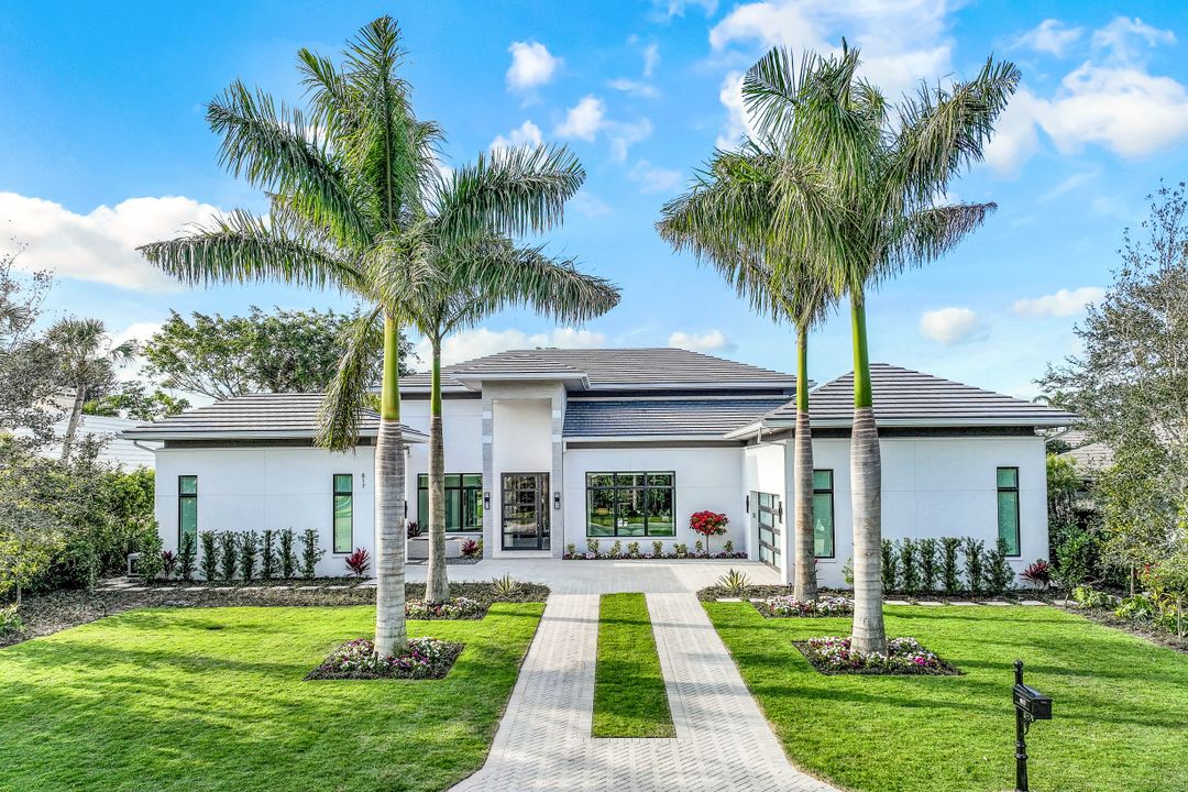 817 Buttonbush Ln, Naples, FL 34108