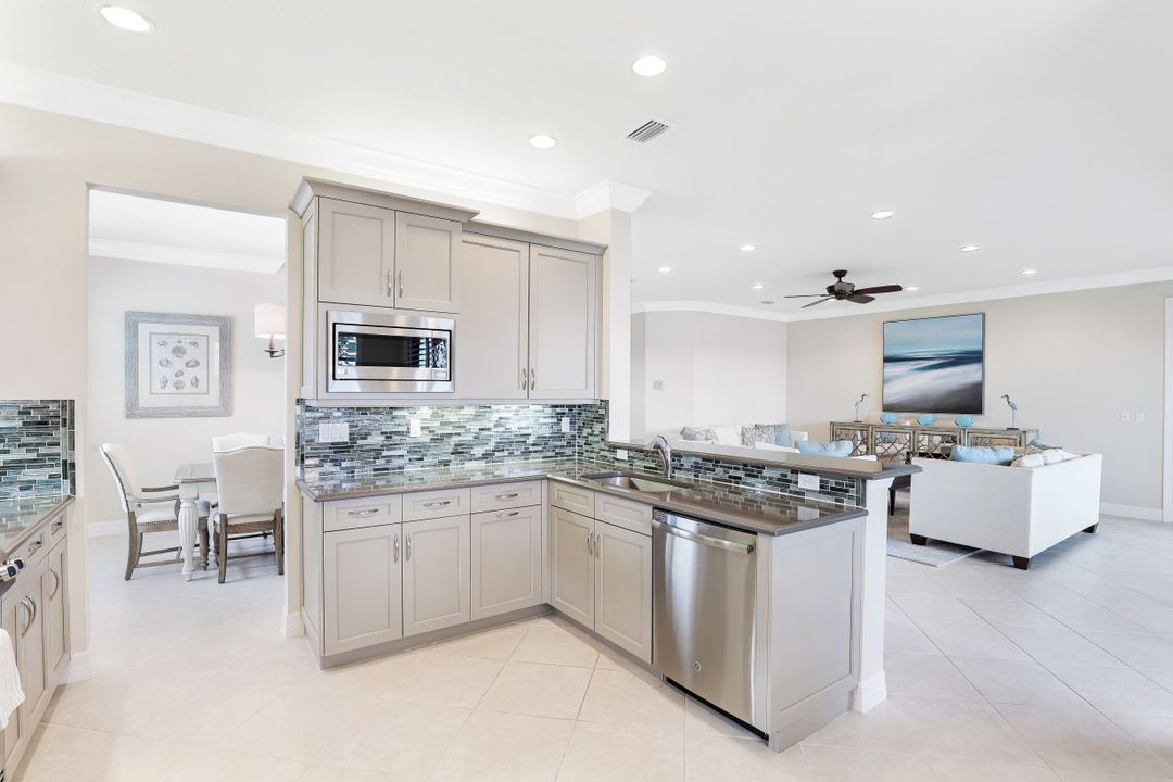 2939 Cinnamon Bay Cir, Naples, FL 34119