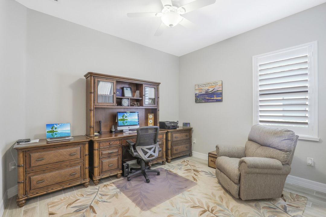 1913 Mustique St, Naples, FL 34120