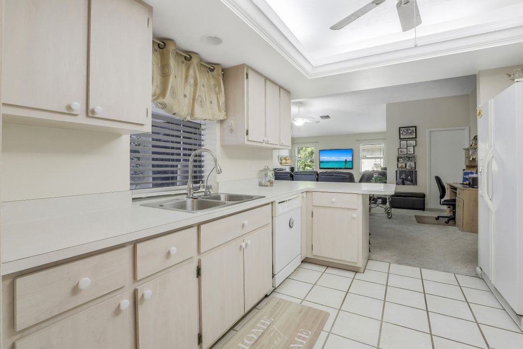 114 SE 7th St, Cape Coral, FL 33990