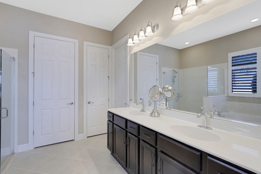 8961 Quarry Dr, Naples, FL 34120
