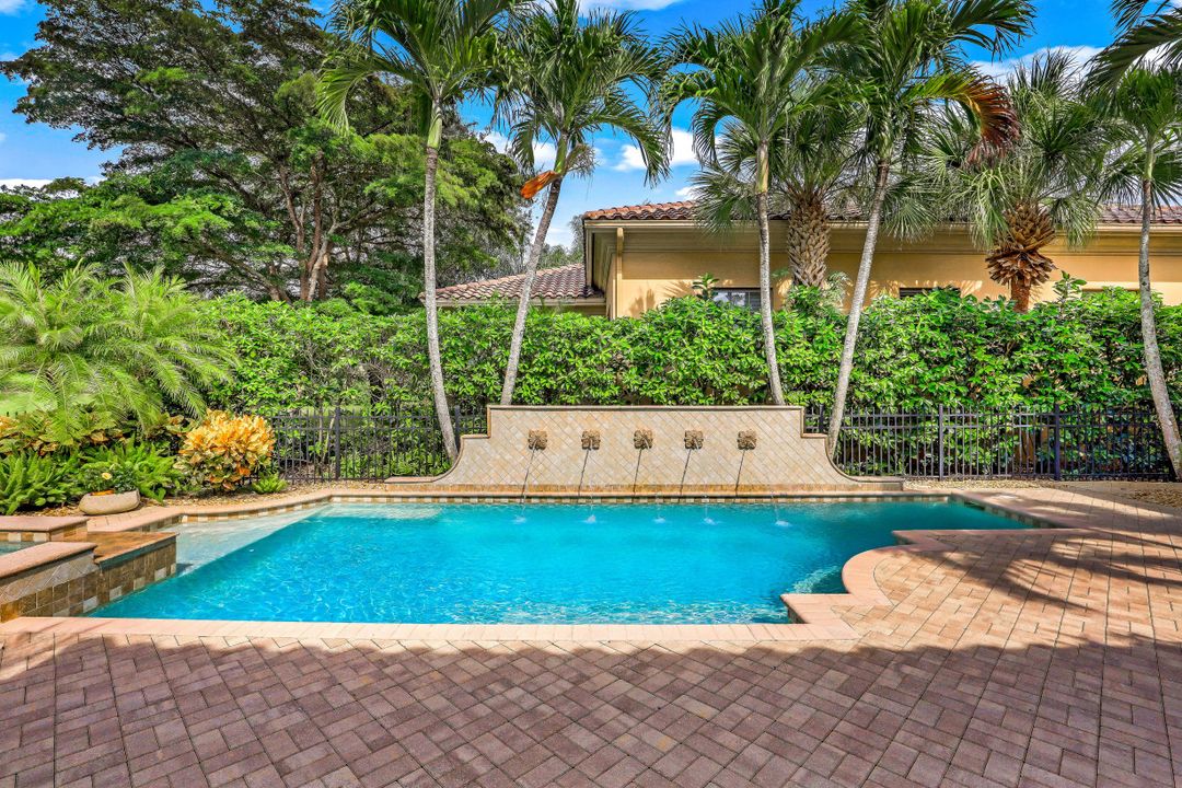 15655 Villoresi Way, Naples, FL 34110