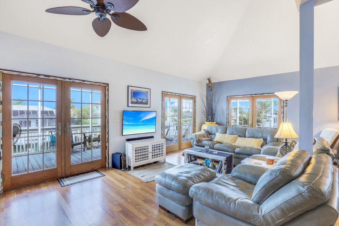 1660 Winterberry Dr, Marco Island, FL 34145