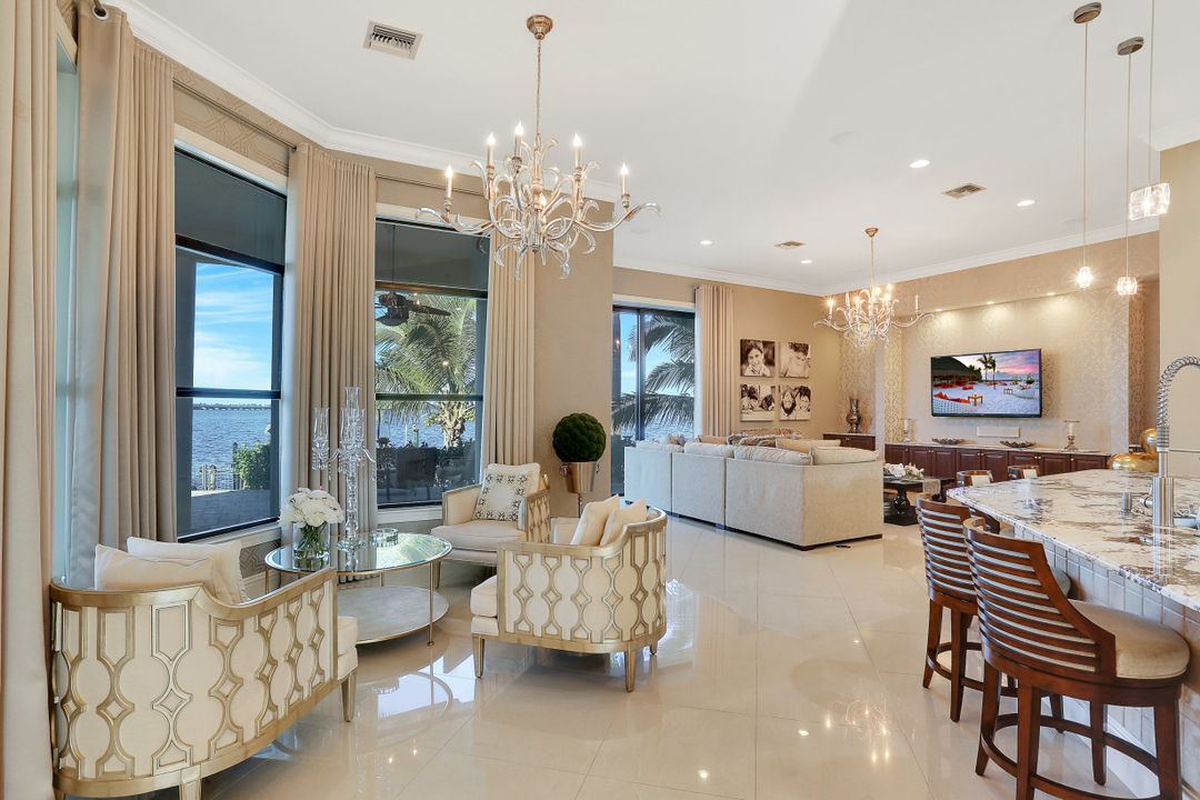 3944 W Riverside Dr, Fort Myers, FL 33901