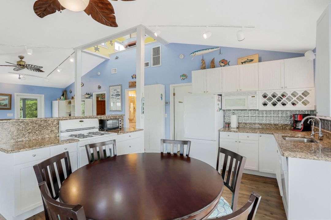 2825 Tern Ct, Saint James City, FL 33956