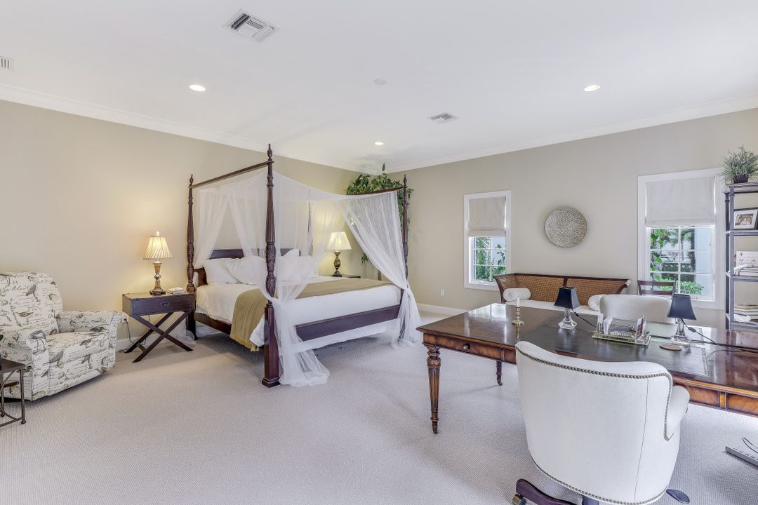 868 4th St S #11, Naples, FL 34102