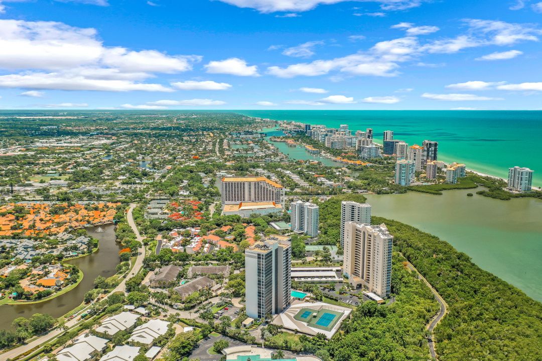 5601 Turtle Bay Dr, Naples, FL 34108