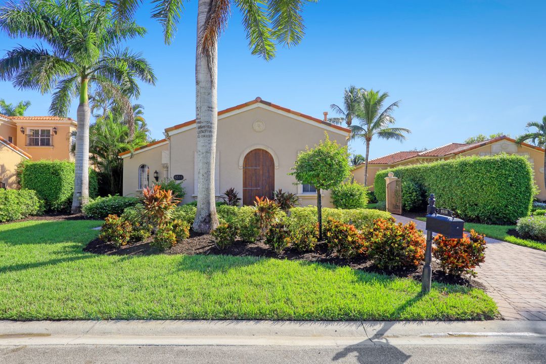 8516 Bellagio Dr, Naples, FL 34114