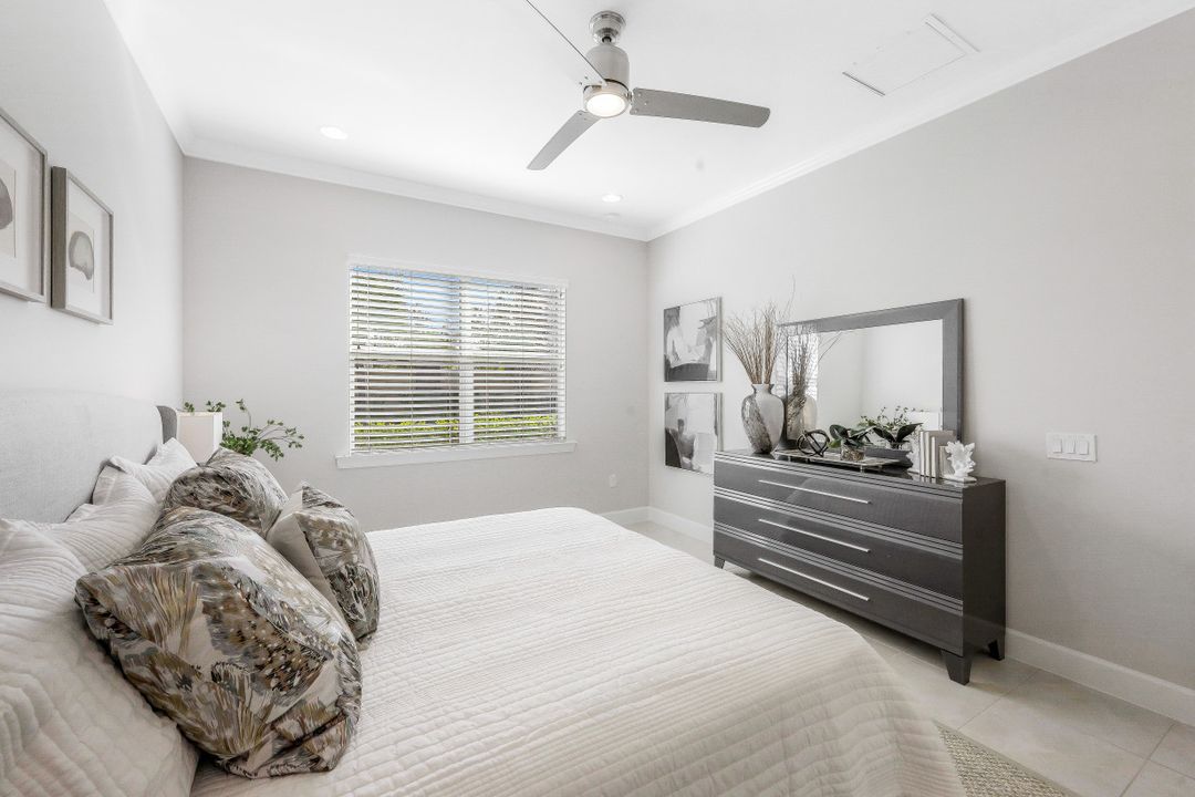 9328 Fieldstone Ln, Naples, FL 34120