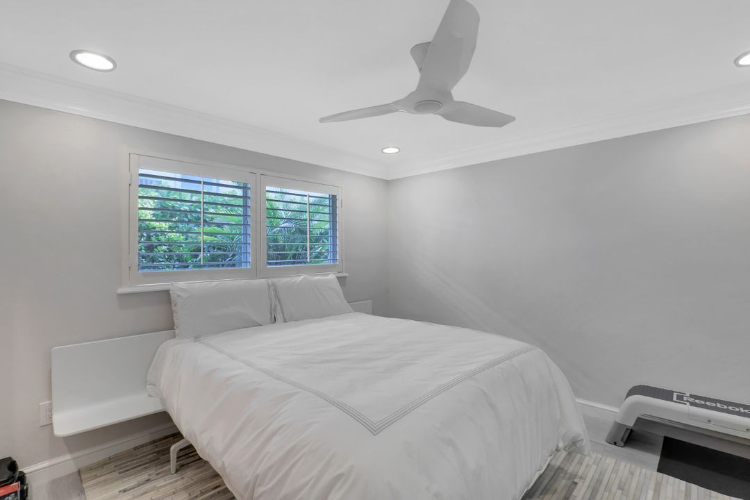 151 Bayview Ave, Naples, FL 34108