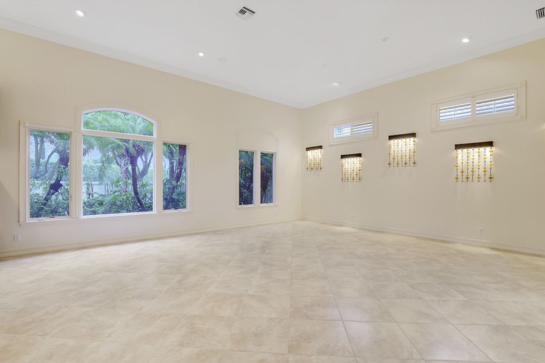 9155 Torrefino Ct, Naples, FL 34109