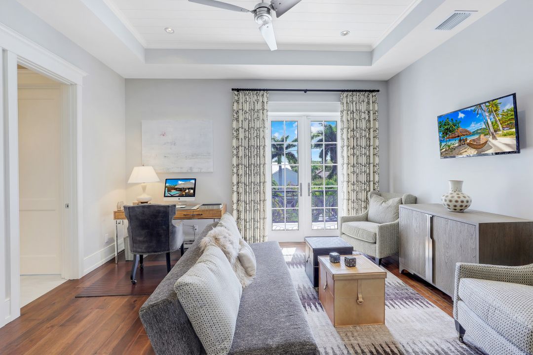 631 17th Ave S, Naples, FL 34102