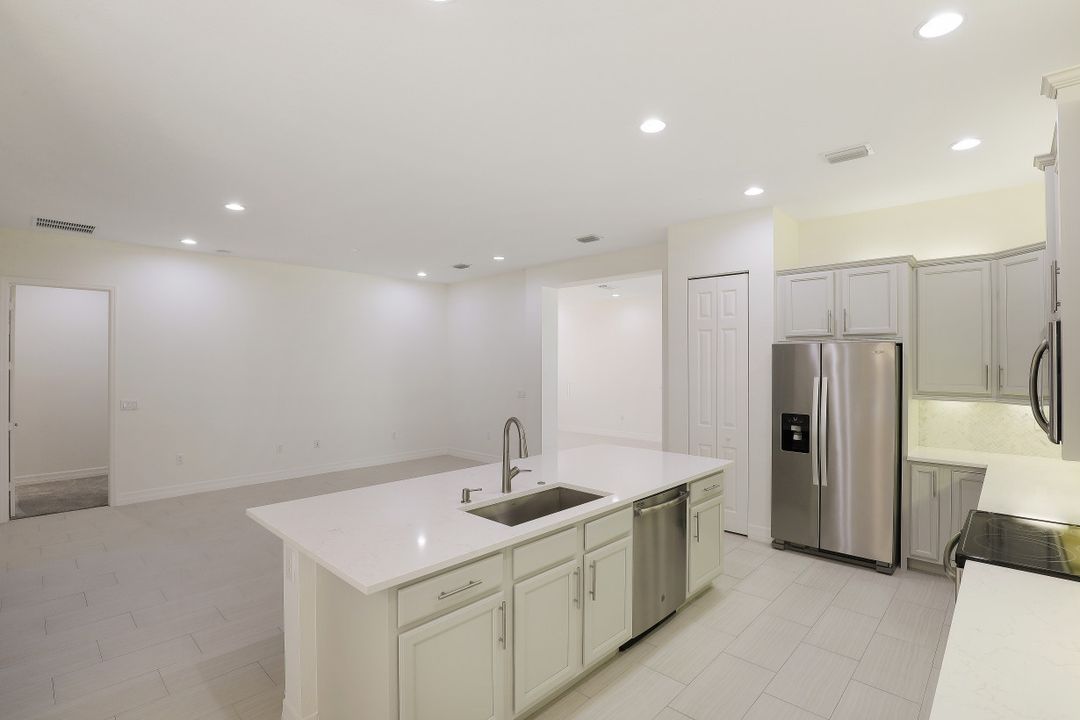 3171 Pacific Dr, Naples, FL 34119