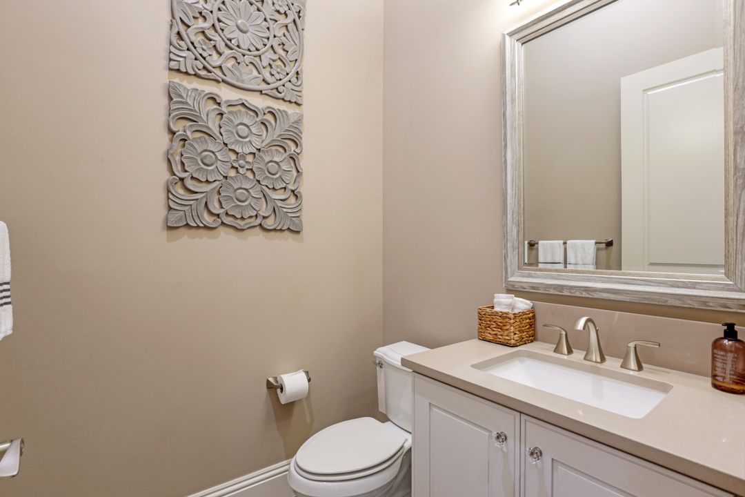 9067 Breakwater Dr, Naples, FL 34120