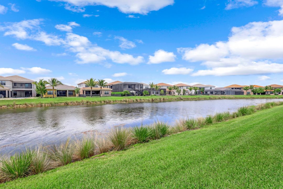 4488 Aurora St, Naples, FL 34119