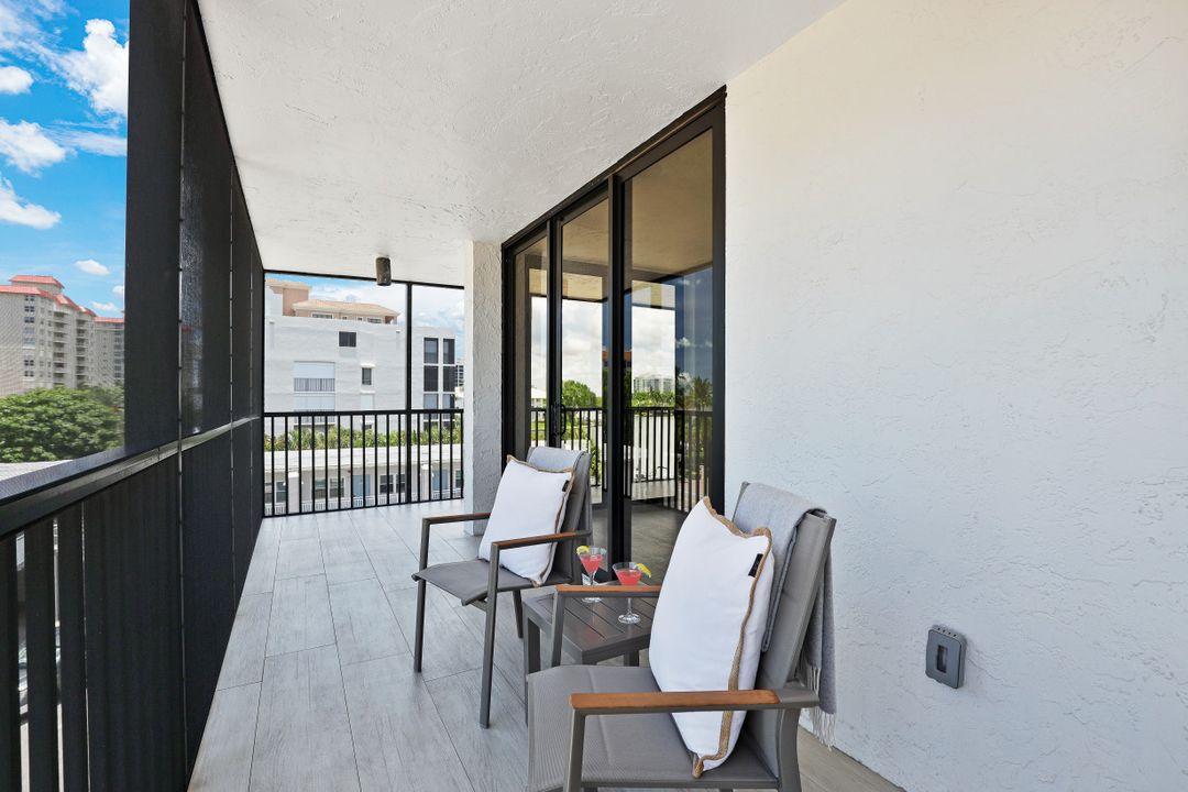 10482 Gulf Shore Dr #231, Naples, FL 34108