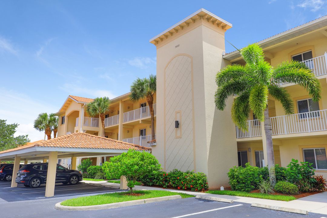 7822 Great Heron Way #104, Naples, FL 34104