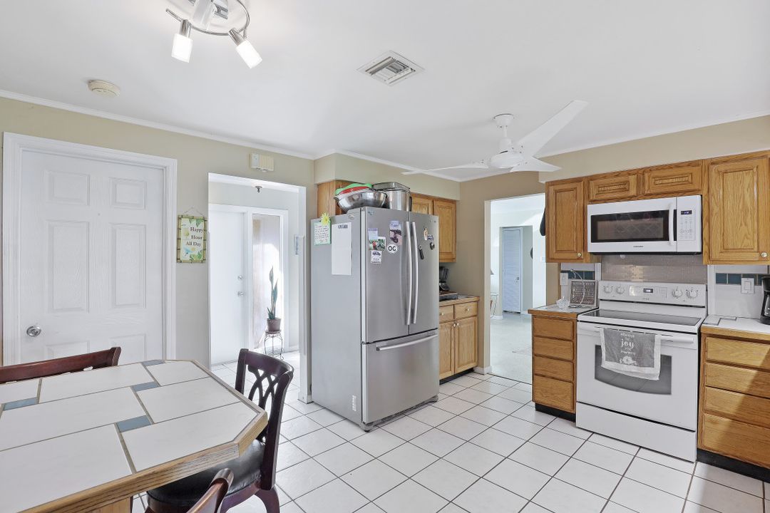 5757 Flamingo Dr, Cape Coral, FL 33904