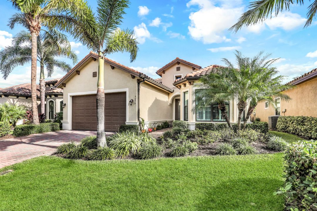 9096 Isla Bella Cir, Bonita Springs, FL 34135