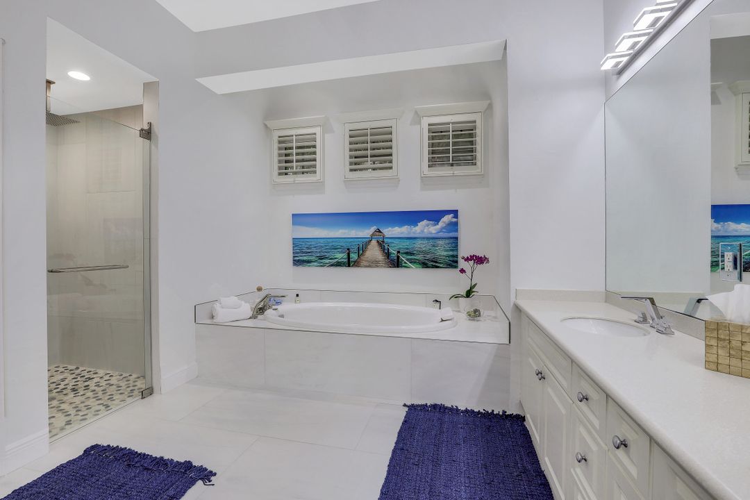 9925 Clear Lake Cir, Naples, FL 34109