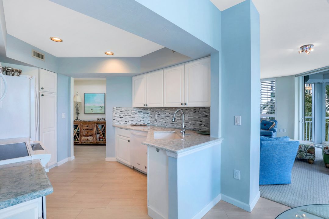 4255 Gulf Shore Blvd N #206, Naples, FL 34103
