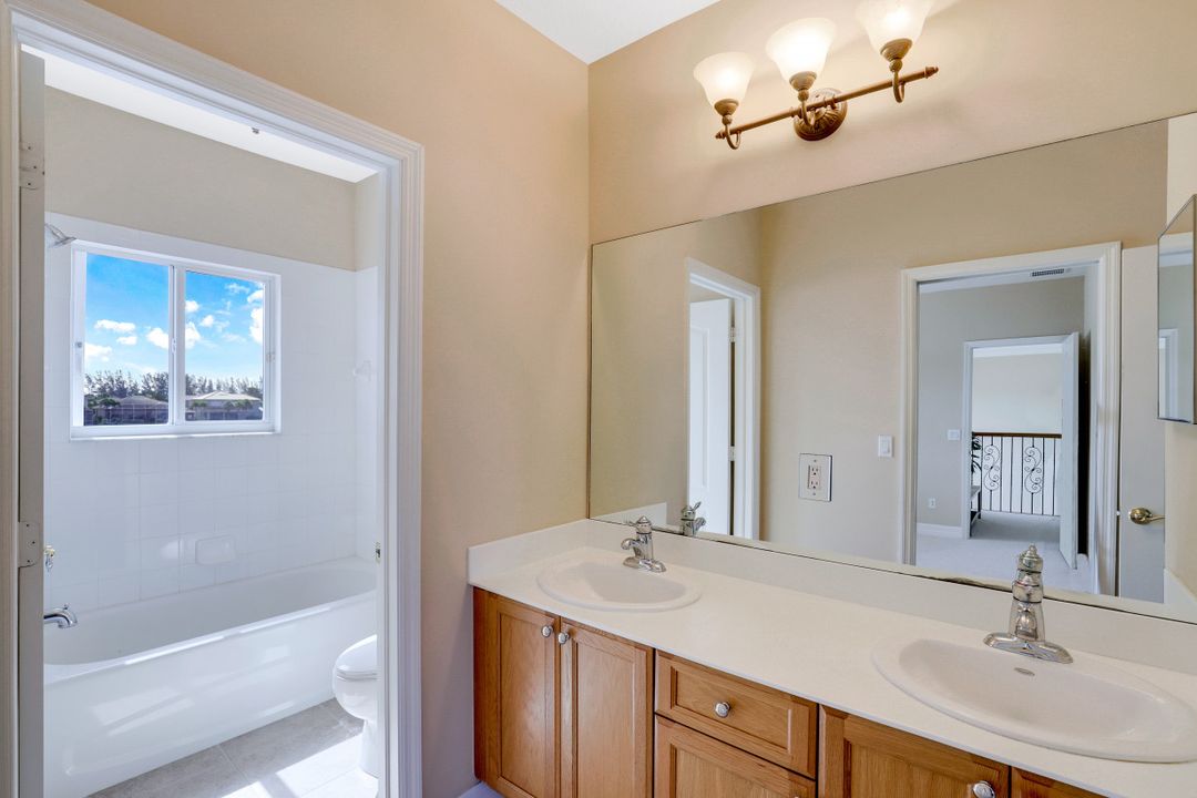 8709 Paseo De Valencia St, Fort Myers, FL 33908