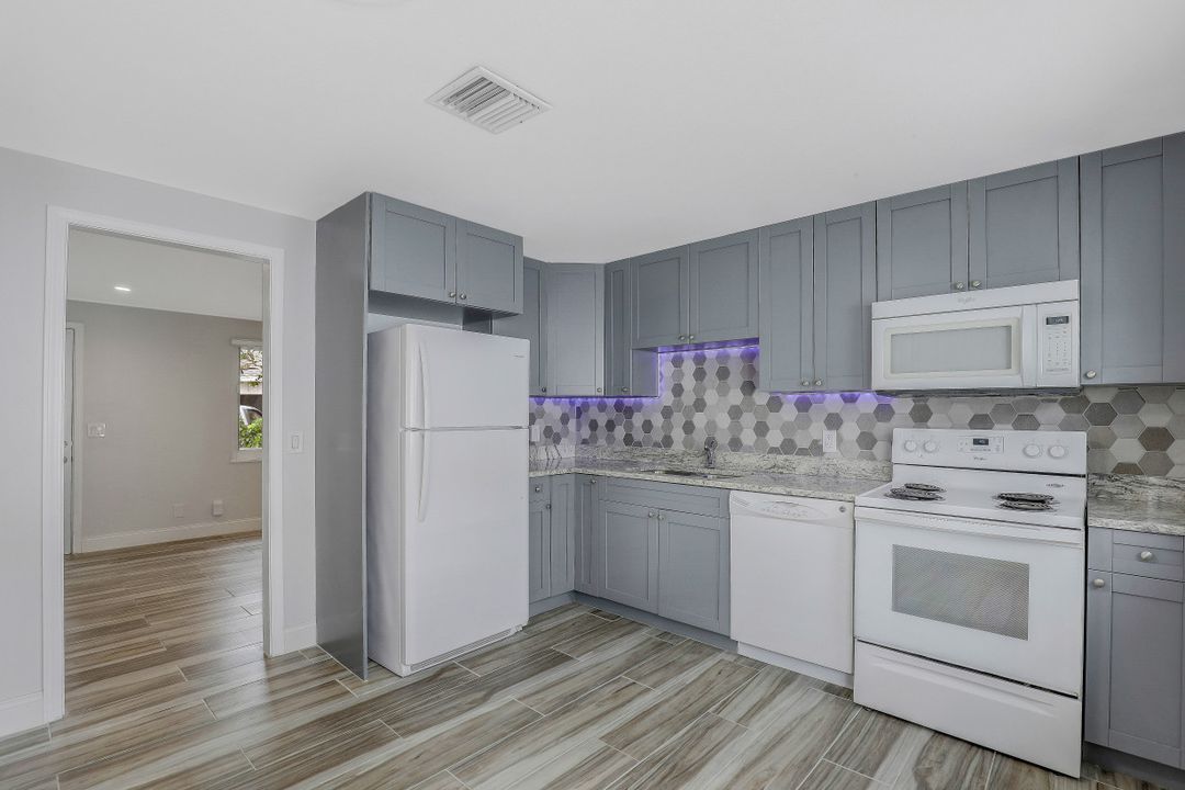 549 94th Ave N, Naples, FL 34108