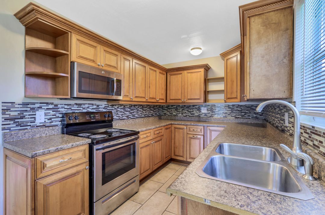 5202 Cypress Ln, Naples, FL 34113