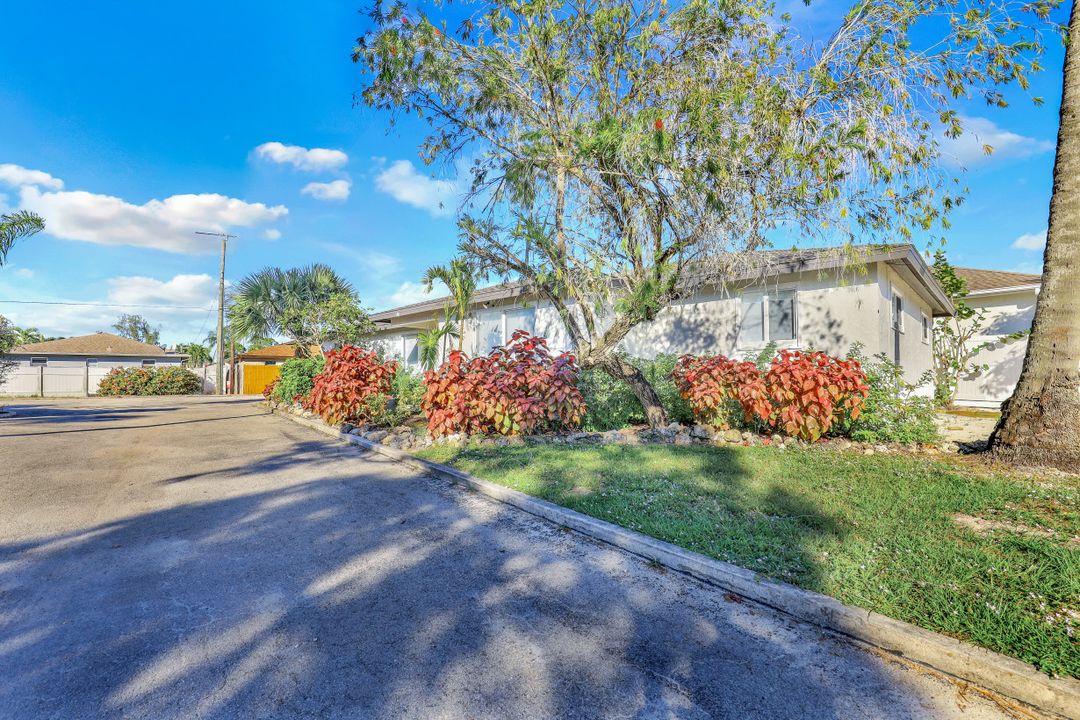 549 94th Ave N #B, Naples, FL 34108