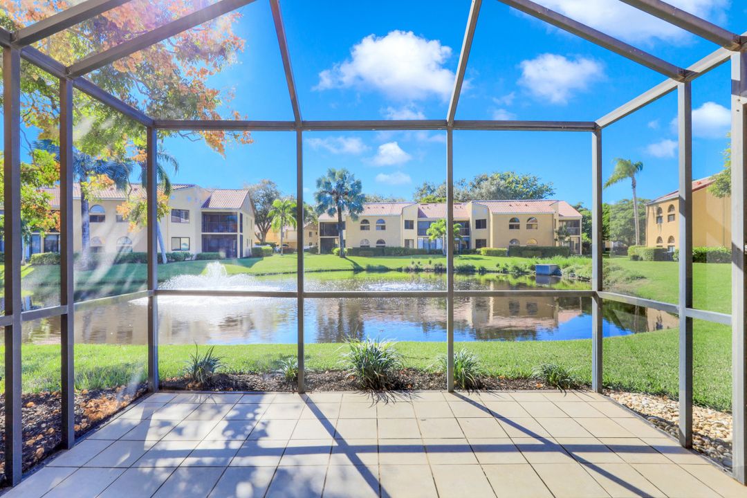 547 Beachwalk Cir, Naples, FL 34108