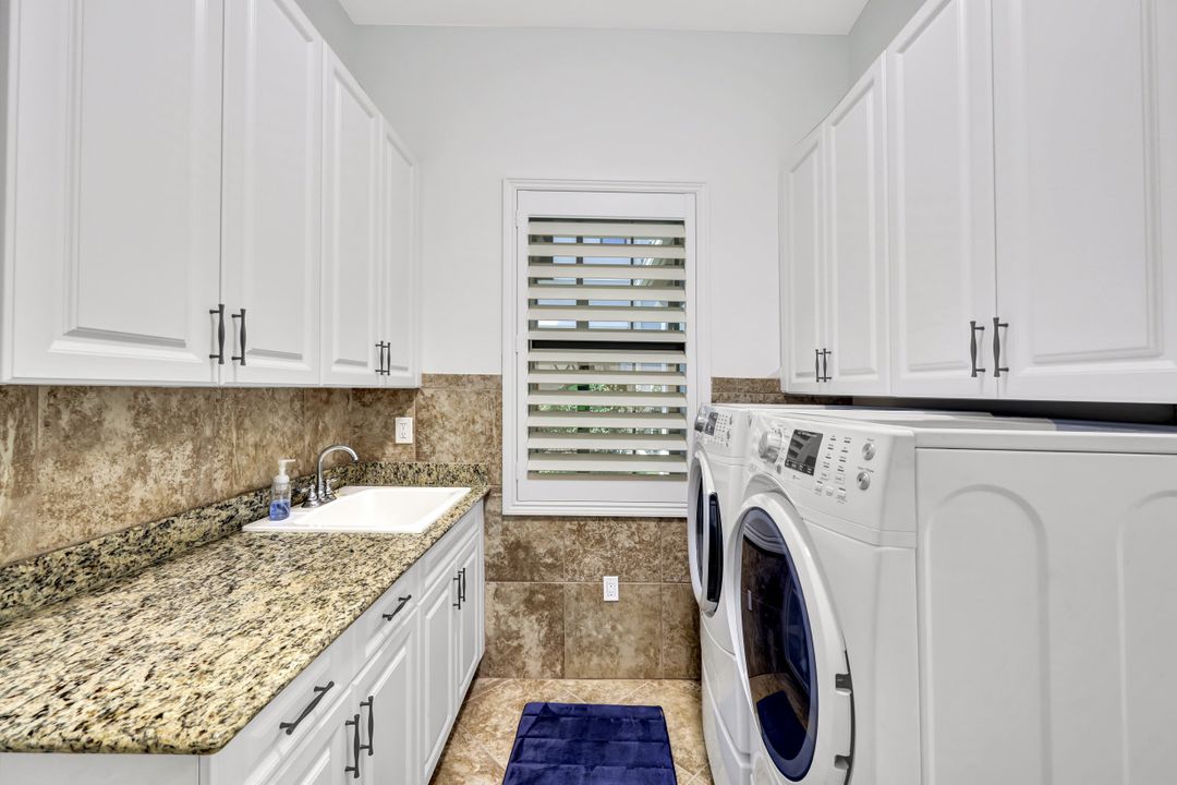 2739 Cinnamon Bay Cir, Naples, FL 34119