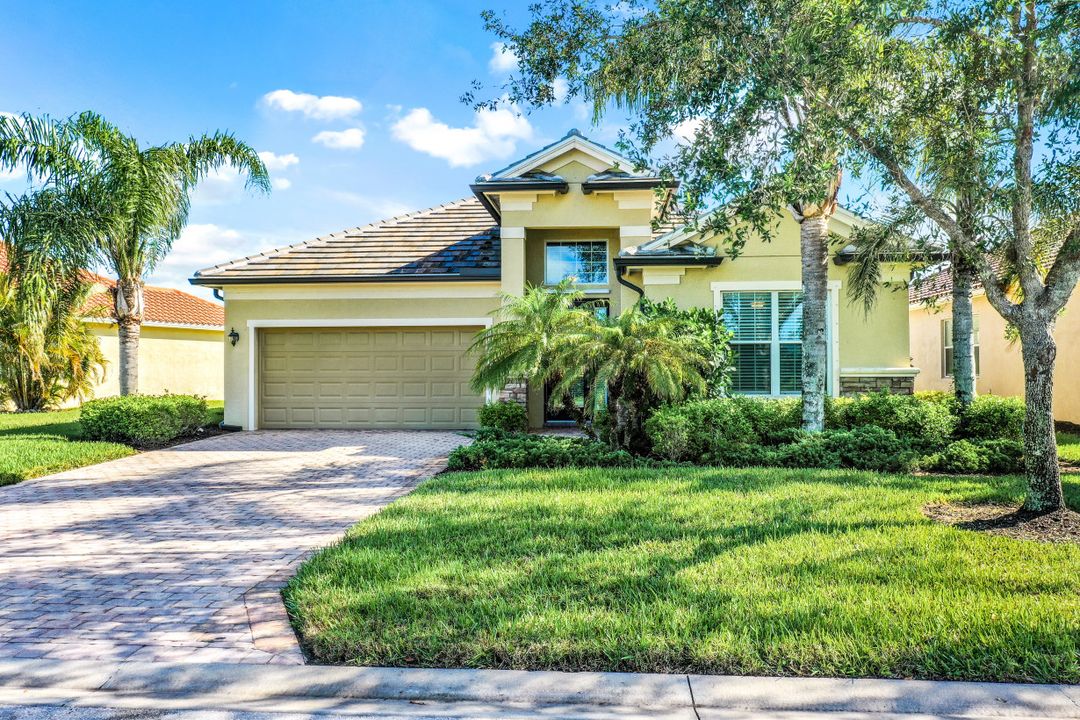 9106 Limestone Ln, Naples, FL 34120