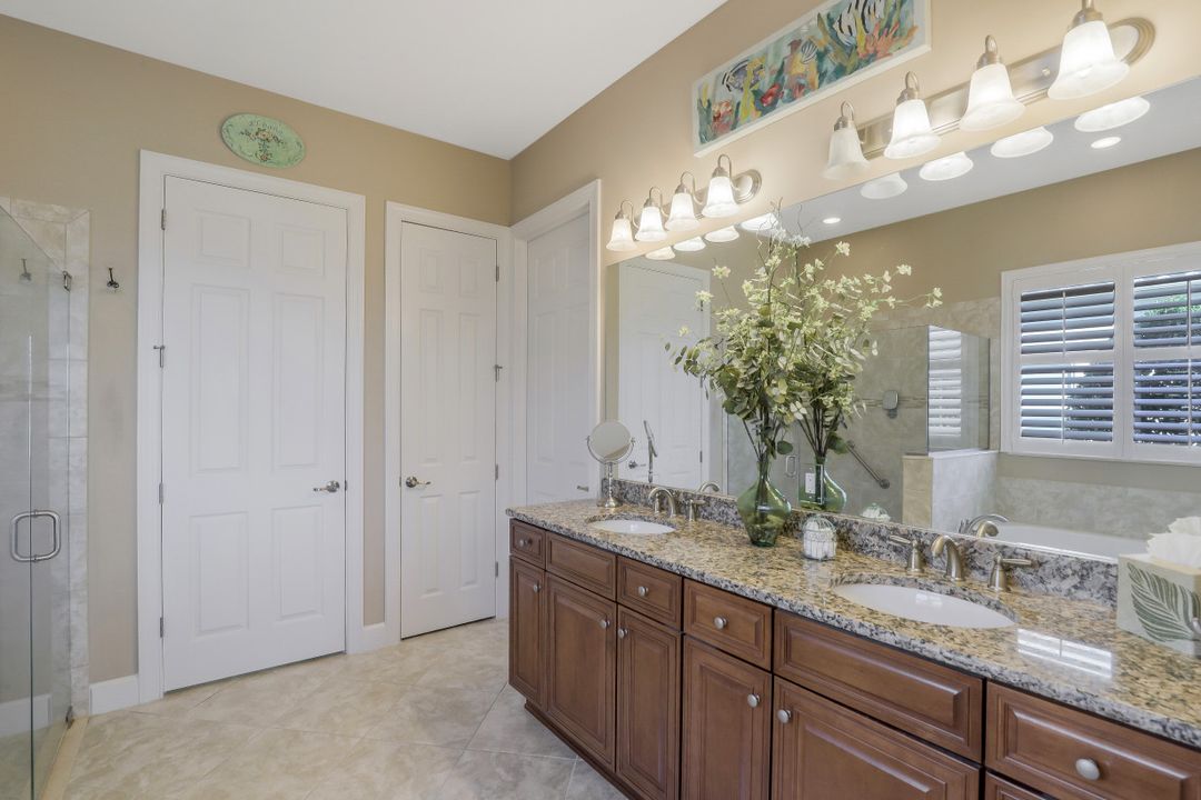 9005 Quarry Dr, Naples, FL 34120