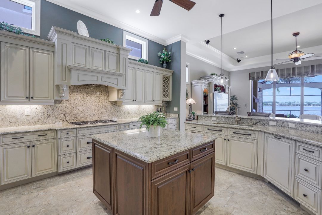 11735 Via Savona Ct, Miromar Lakes, FL 33913